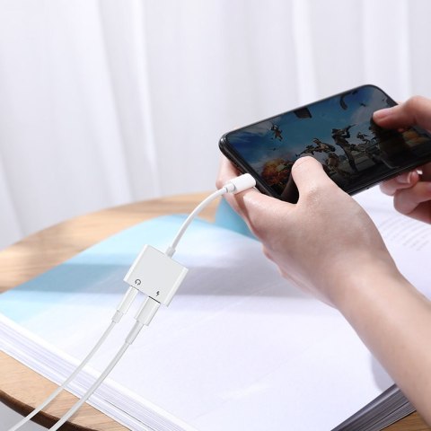 Adapter przejściówka rozdzielacz słuchawkowy iPhone Lightning - Lightning 3.5mm mini jack biały Adapter przejściówka rozdzielacz słuchawkowy iPhone Lightning - Lightning 3.5mm mini jack biały